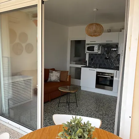 Vue Au Lavandou * לה לבאנדו